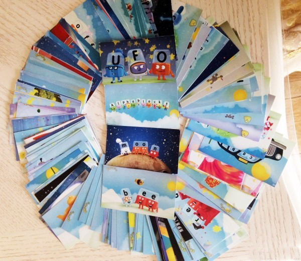 1661083532976602.jpg 01字母小人.jpg