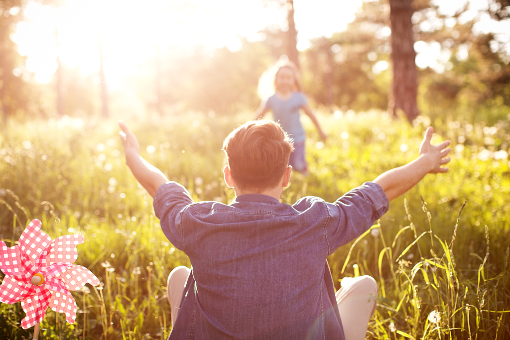 卡车变“泳池”!这位爸爸火了:你为孩子花的心思,是 卡车变“泳池”!这位爸爸火了:你为孩子花的心思,是